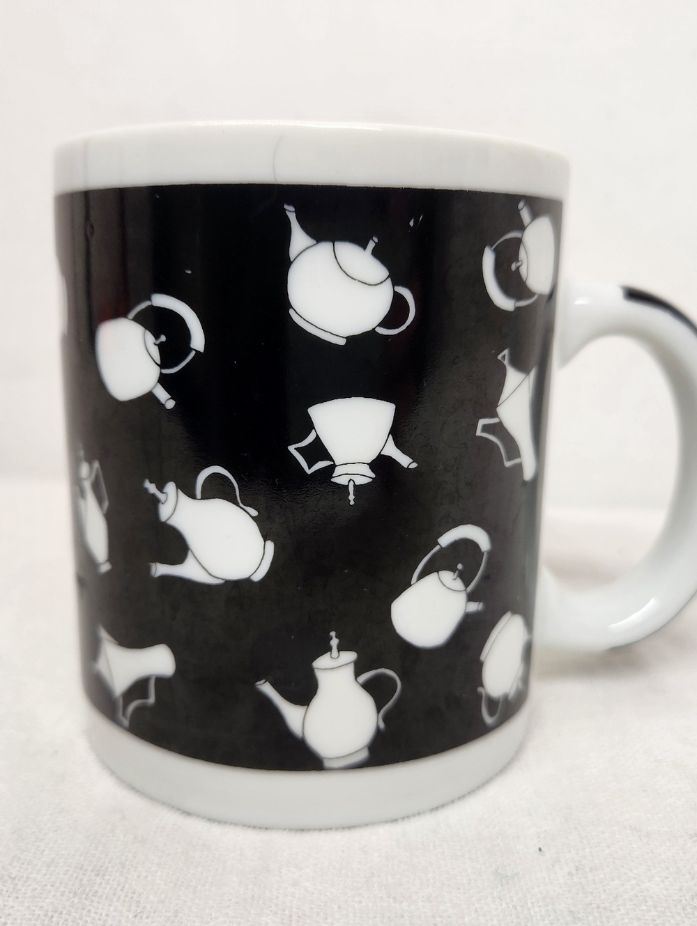 Chaleur Dan May Tea Pots Party Black White Ceramic Cup Mug